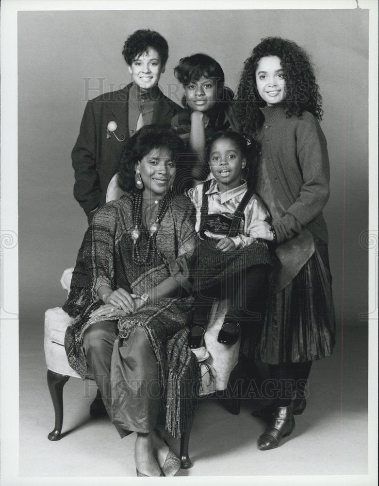 1986 Press Photo Sabrina Le Beauf Tempestt Bledsoe The Cosby Show - Historic Images