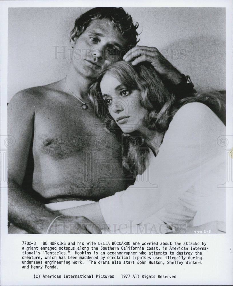 1977 Press Photo Bo Hopkins and Delia Boccardo in "Tentacles" - Historic Images