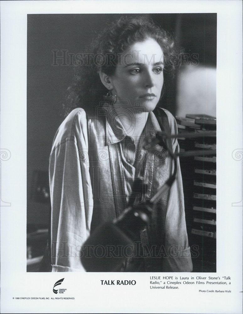 1988 Press Photo Actress Leslie Hope Starring In Oliver Stone&#39;s &quot;Talk Radio&quot; - Historic Images