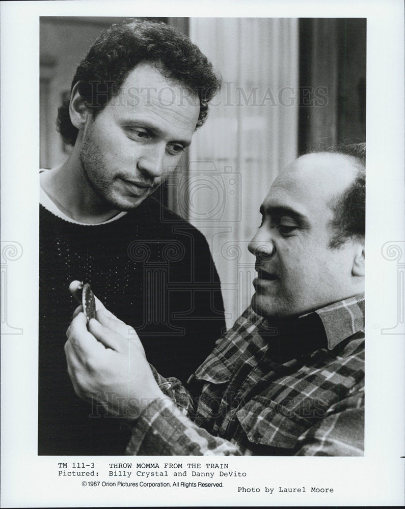 1987 Press Photo Billy Crystal and Danny Devito in Throw Momma from the Train - Historic Images