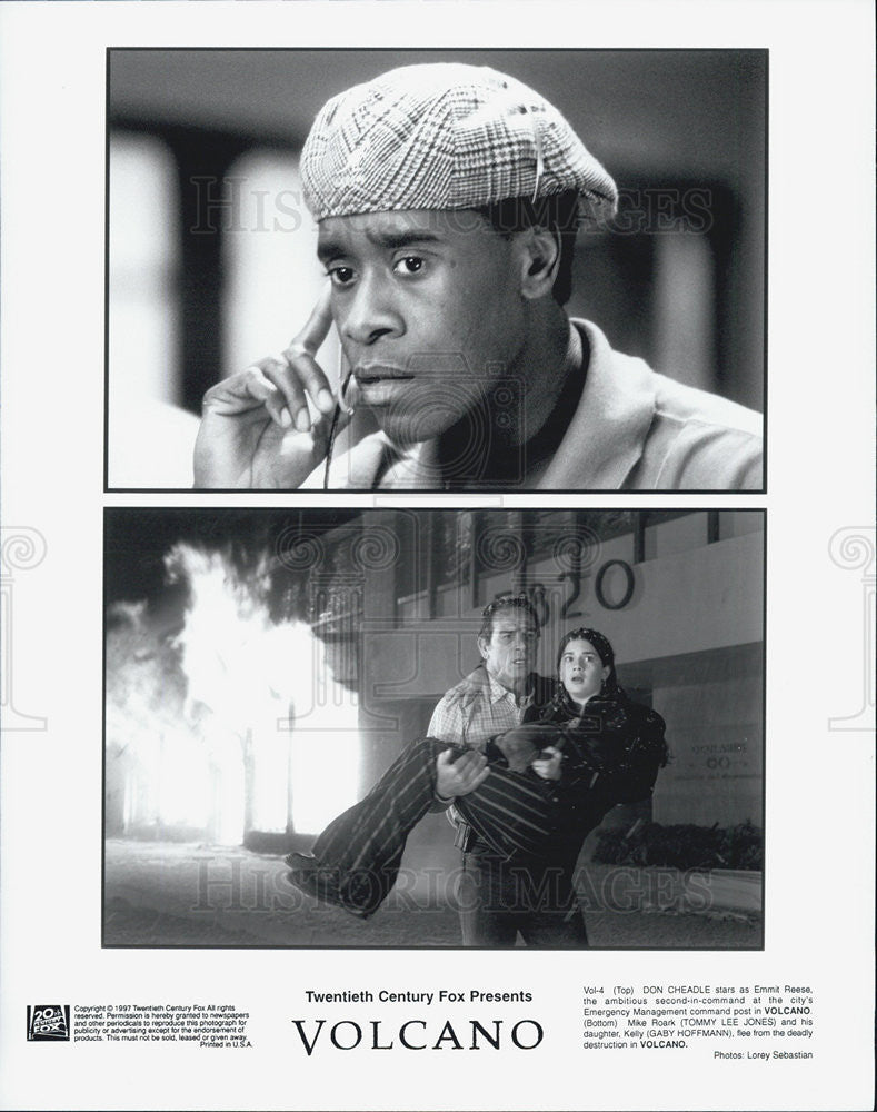 1997 Press Photo Don Cheadle,Tommy lee Jones,Gaby Hoffman in &quot;Volcano&quot; - Historic Images