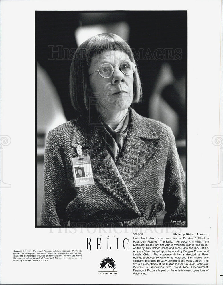 1996 Press Photo Linda Hunt in &quot;Relic&quot; - Historic Images