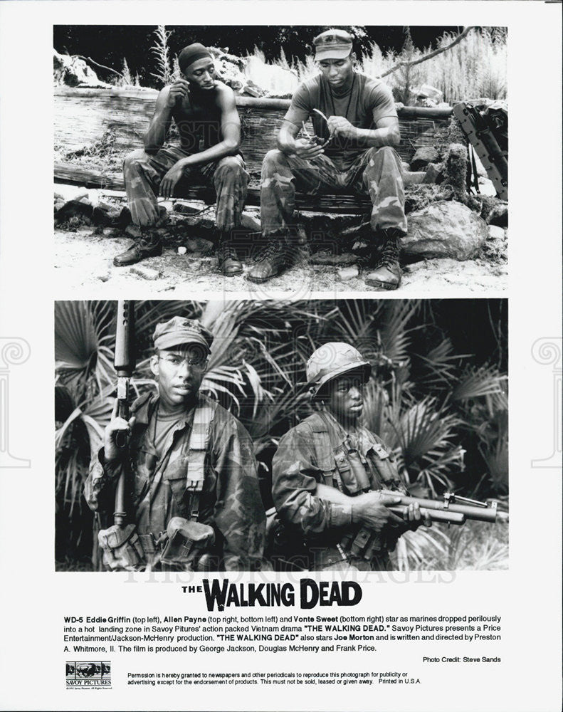 1995 Press Photo Eddie Griffin &amp; Allen Payne in &quot;The Walking Dead&quot; - Historic Images