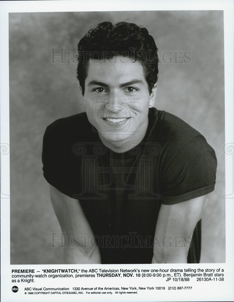 1988 Press Photo Actor Benjamin Bratt Starring A Knight In "Knightwatch" - Historic Images