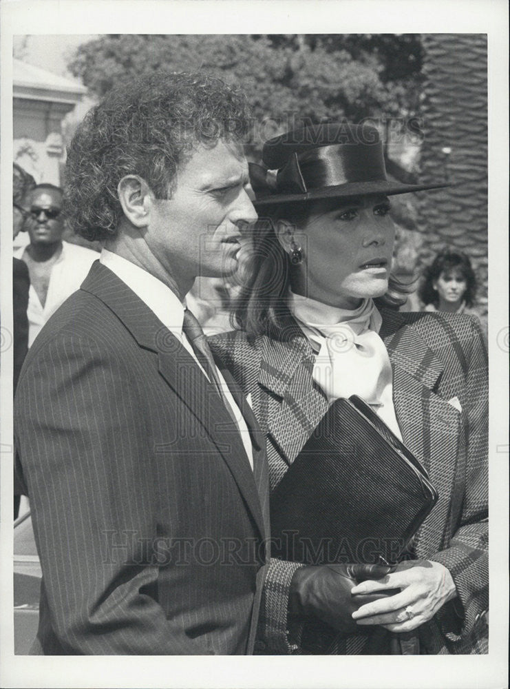 1985 Press Photo of Kevin Dobson and Michelle Lee of TV series "Knots Landing" - Historic Images