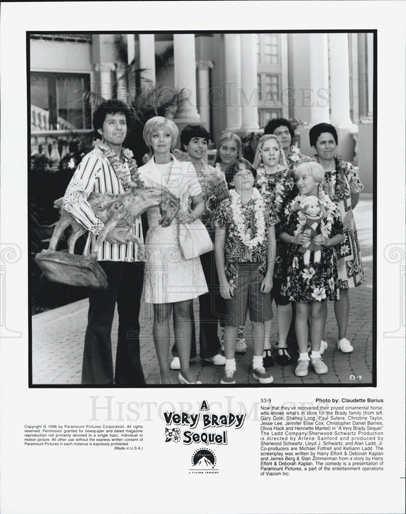 1996 Press Photo The Acting Crew In The Film "A Very Brady Sequel" - Historic Images