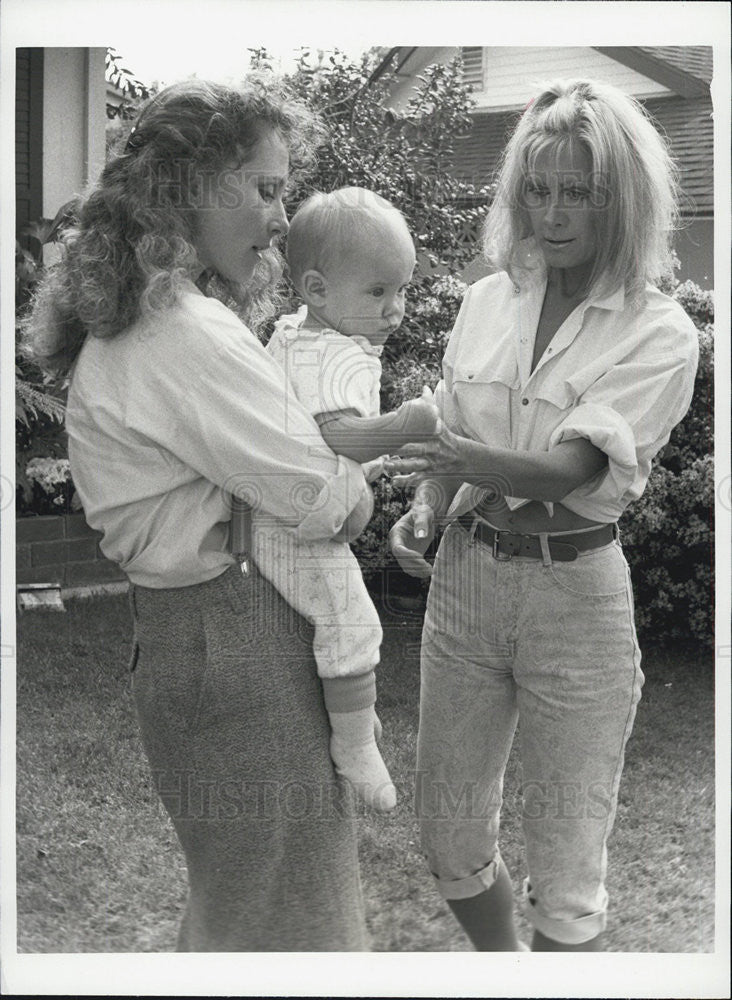 1985 Press Photo Joan Van Ark Robin Ginburg KNOTS LANDING - Historic Images