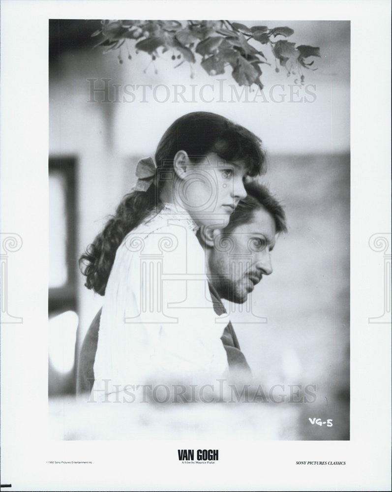 1991 Press Photo of Alexandra London &amp; Jacques Dutronc in the film &quot;Van Gogh&quot; - Historic Images