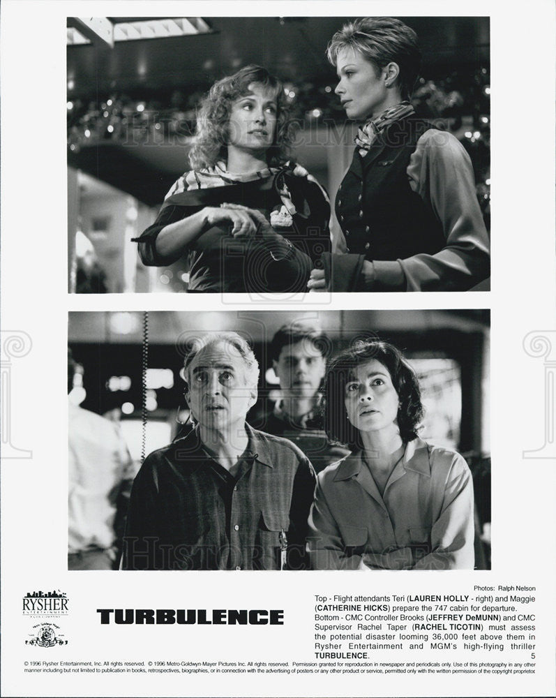1996 Press Photo Lauren Holly in &quot;Turbulence&quot; - Historic Images