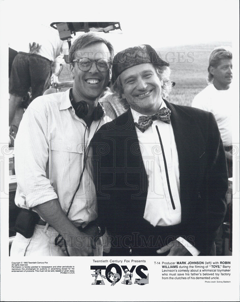 1992 Press Photo Producer Mark Johnson, Actor Robin Williams, Toys - Historic Images