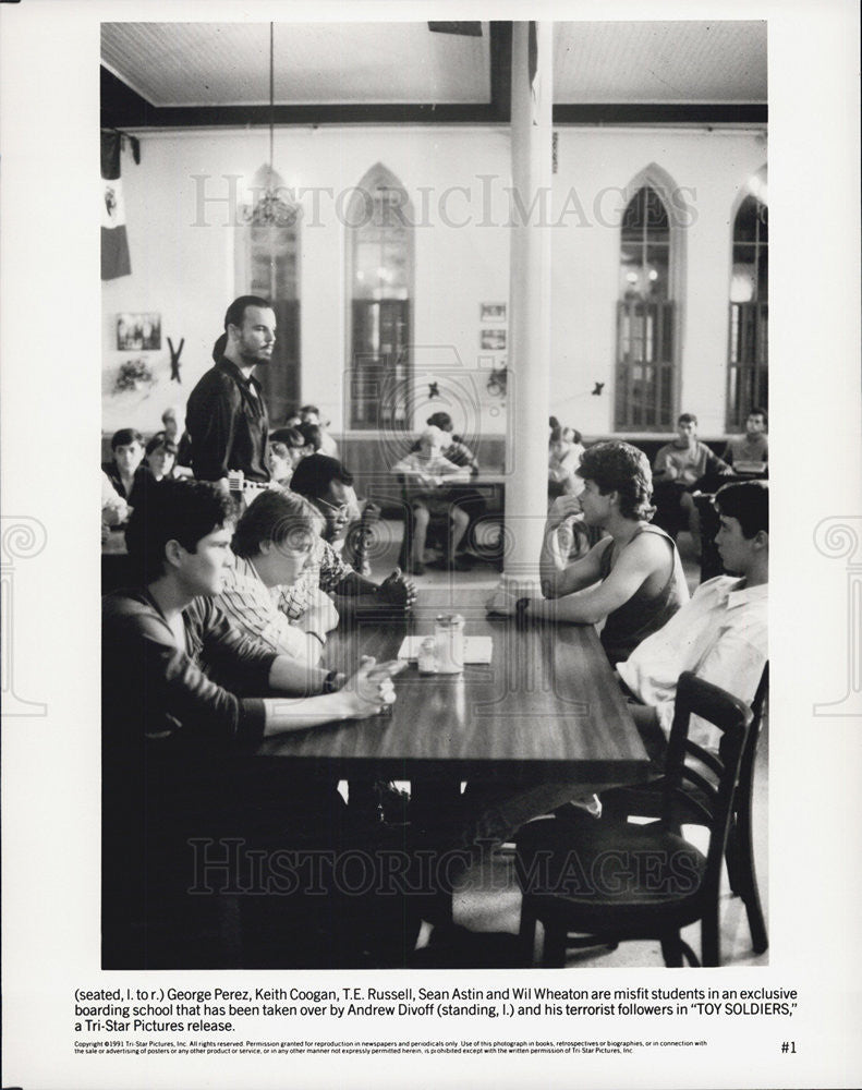 1991 Press Photo Actors George Perez, Keith Coogan, T.E. Russell, Sean Astin, - Historic Images