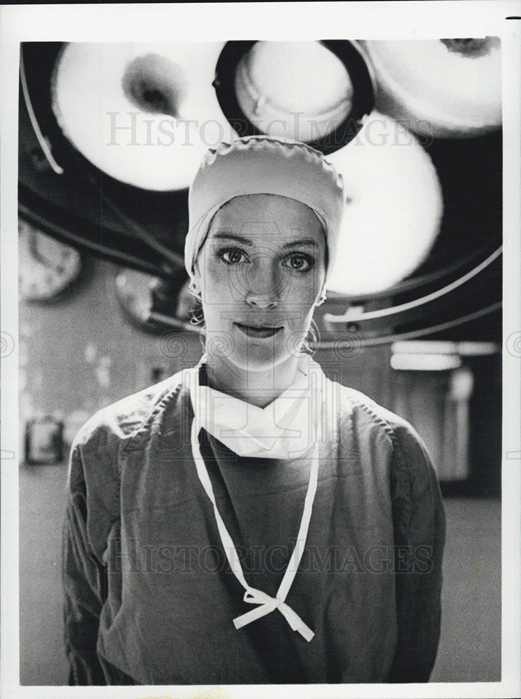 1986 Press Photo TV Show Kay O&#39;Brien Surgeon stars Patricia Kalember - Historic Images