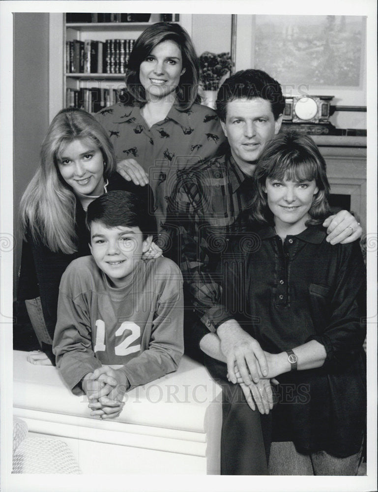 1988 Press Photo Actor Jane Curtin, and Susan Saint James - Historic Images