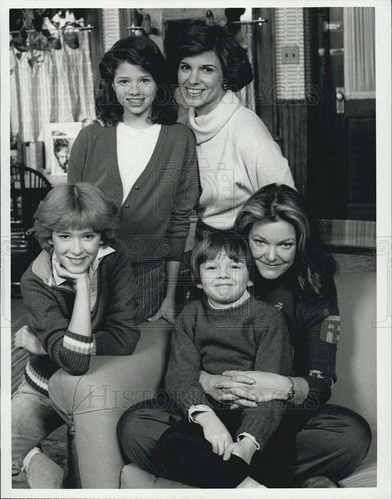 1984 Press Photo Allison Smith, Ari Meyers, Susan Saint James, Jane Curtin - Historic Images