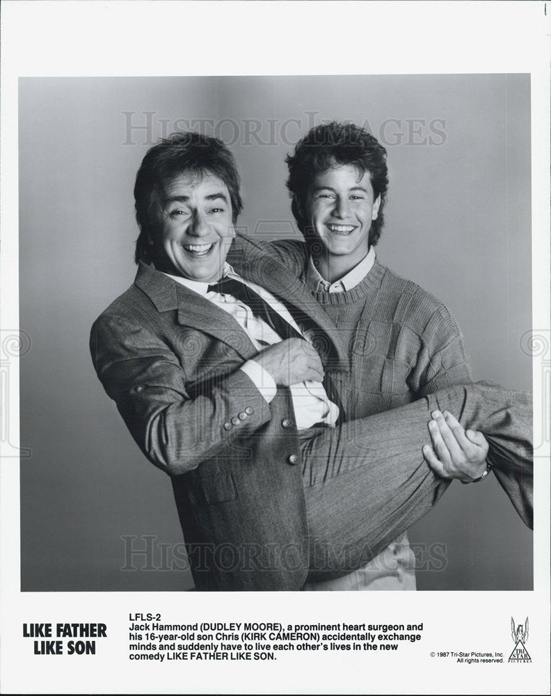 1987 Press Photo Dudley Moore Kirk Cameron Comedy Film &quot;Like Father Like Son&quot; - Historic Images