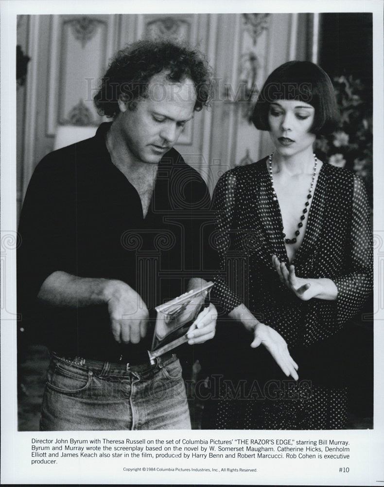 1984 Press Photo of Director John Byrum talks with Theresa Russell on the set. - Historic Images