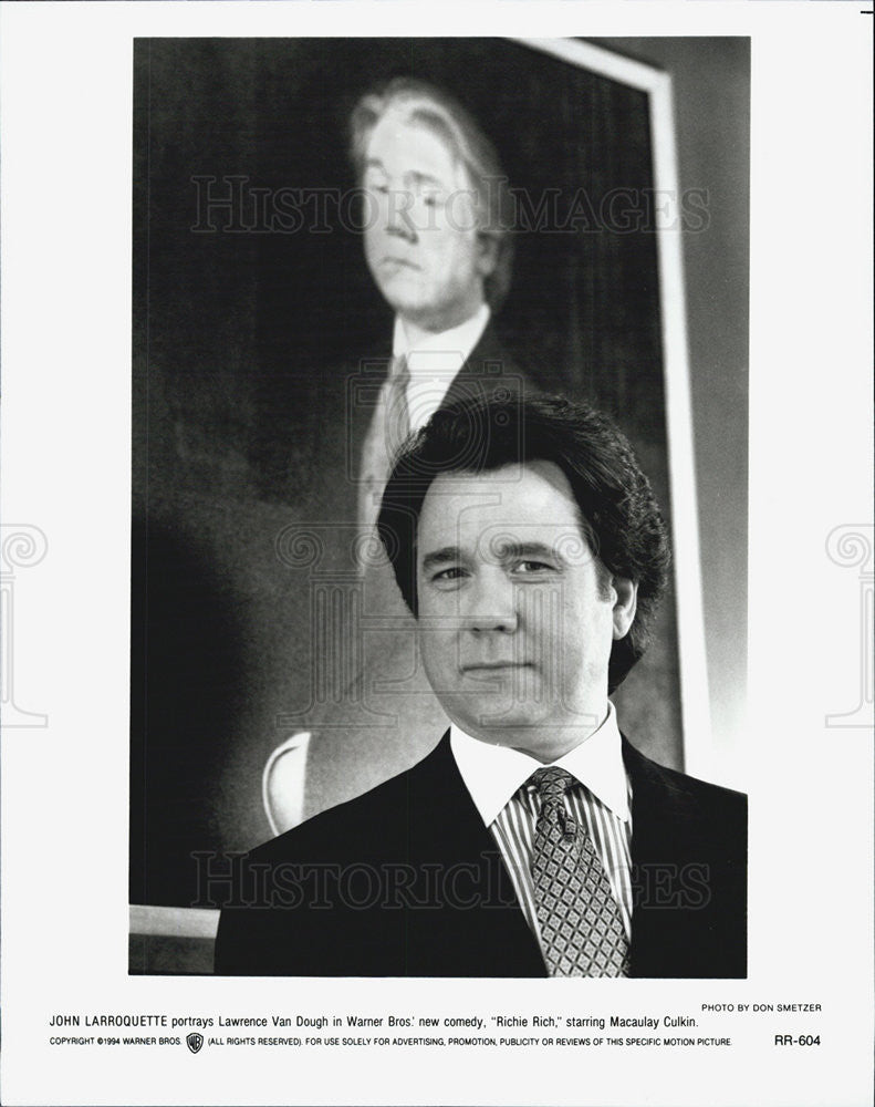 1994 Press Photo John Larroquette in "Richie Rich" - Historic Images