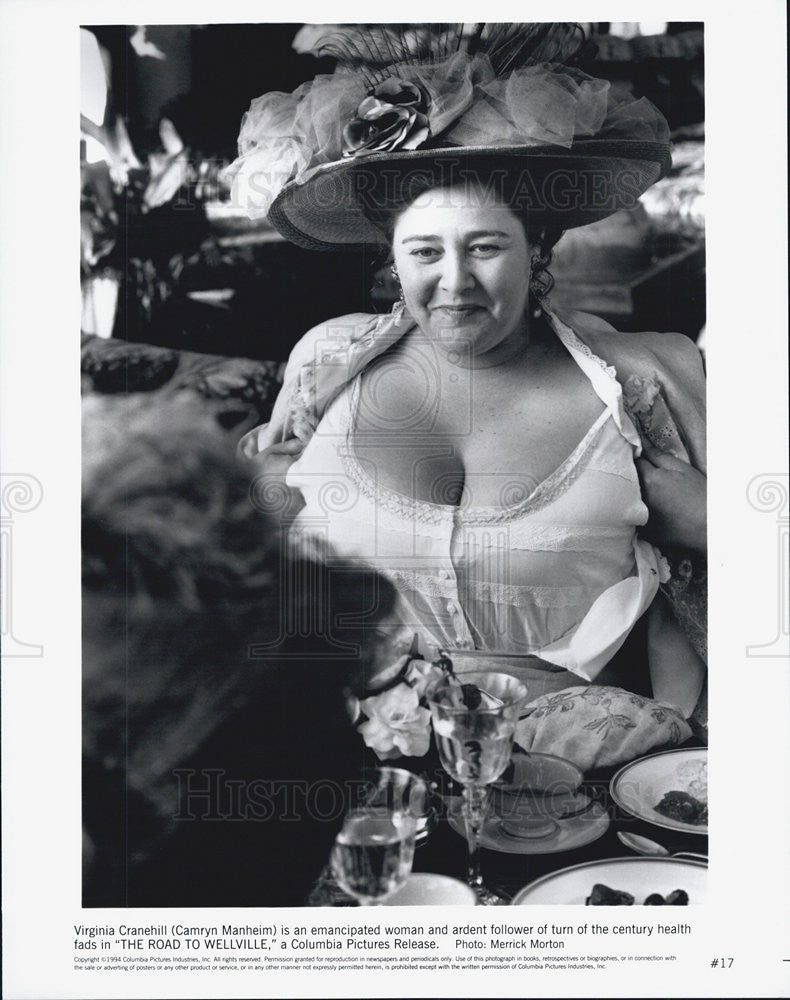 1994 Press Photo Camryn Manheim in &quot;The Road to Wellville&quot; - Historic Images