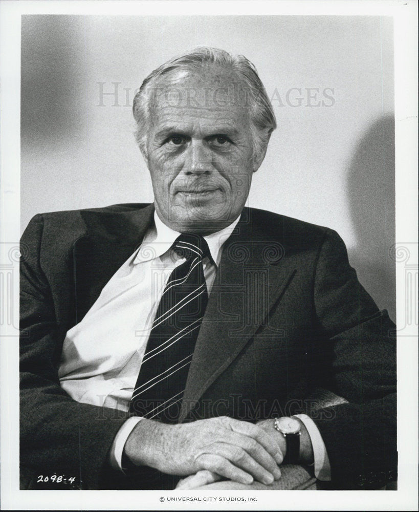 1977 Press Photo Richard Widmark on "Rollercoaster" - Historic Images