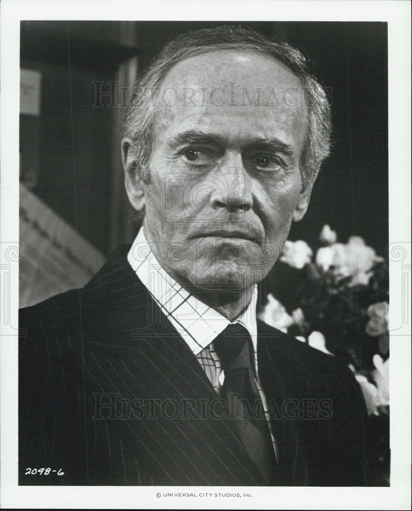 1977 Press Photo Henry Fonda in &quot;Rollercoaster&quot; - Historic Images