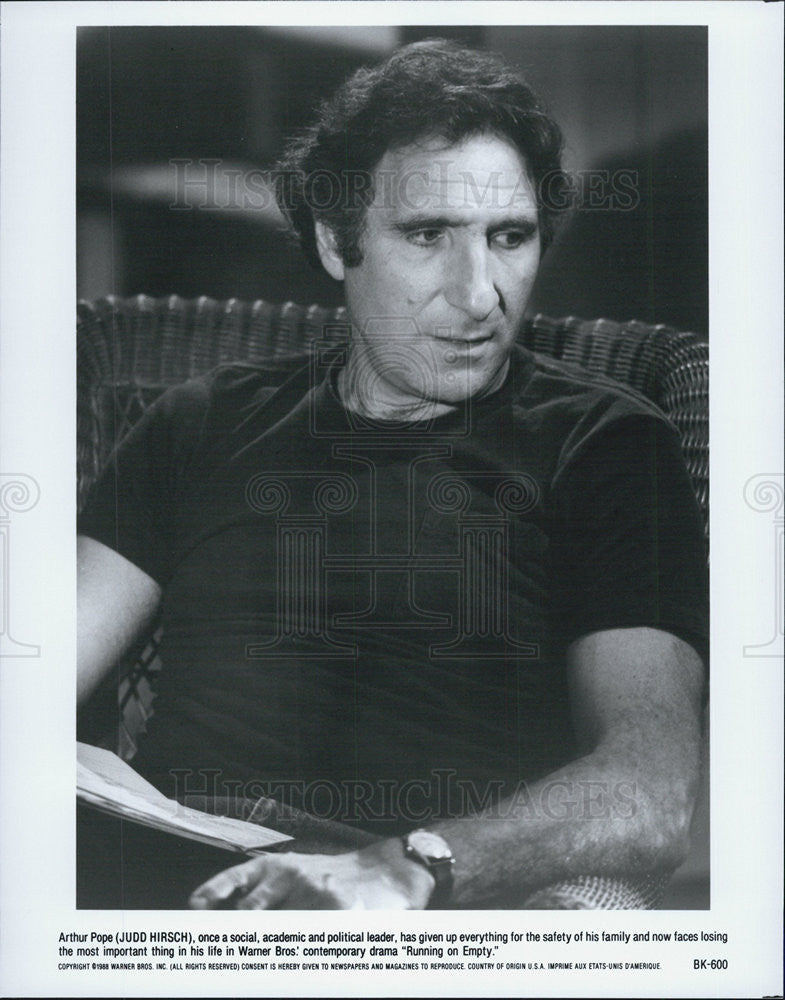 1988 Press Photo Judd Hirsch in &quot;Running in Empty&quot; - Historic Images