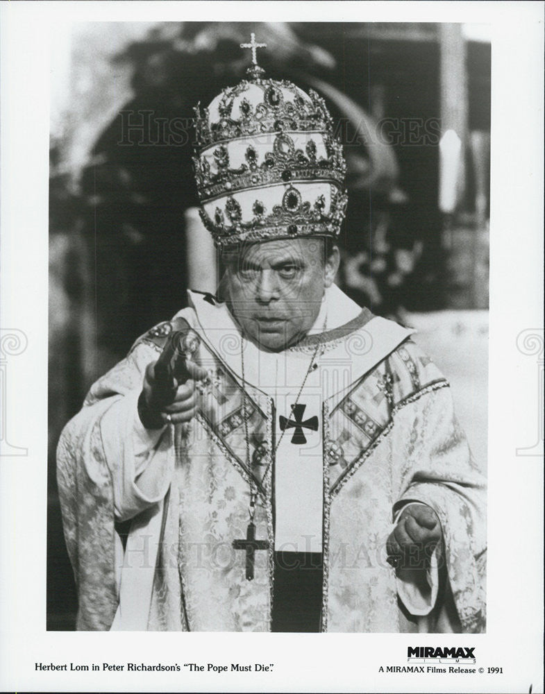 1991 Press Photo Herbert Lom in &quot;The Pope Must Die&quot; - Historic Images