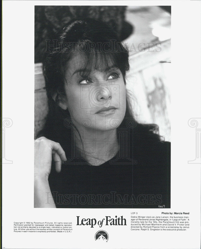 1992 Press Photo  Debra Winger in &quot;Leap of Faith&quot; - Historic Images