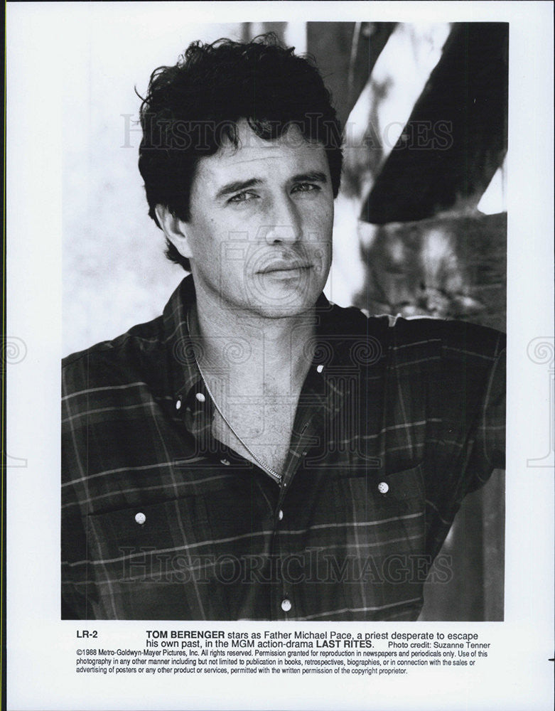 1988 Press Photo of Actor Tom Berenger stars as Father Michael Pace a priest. - Historic Images