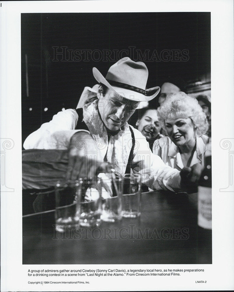 1984 Press Photo Actor Sonny Carl Davis Starring In &quot;Last Night Of The Alamo&quot; - Historic Images