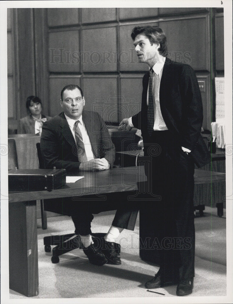 1988 Press Photo Harry Hamlin & Larry Drake in "L.A. Law" - Historic Images