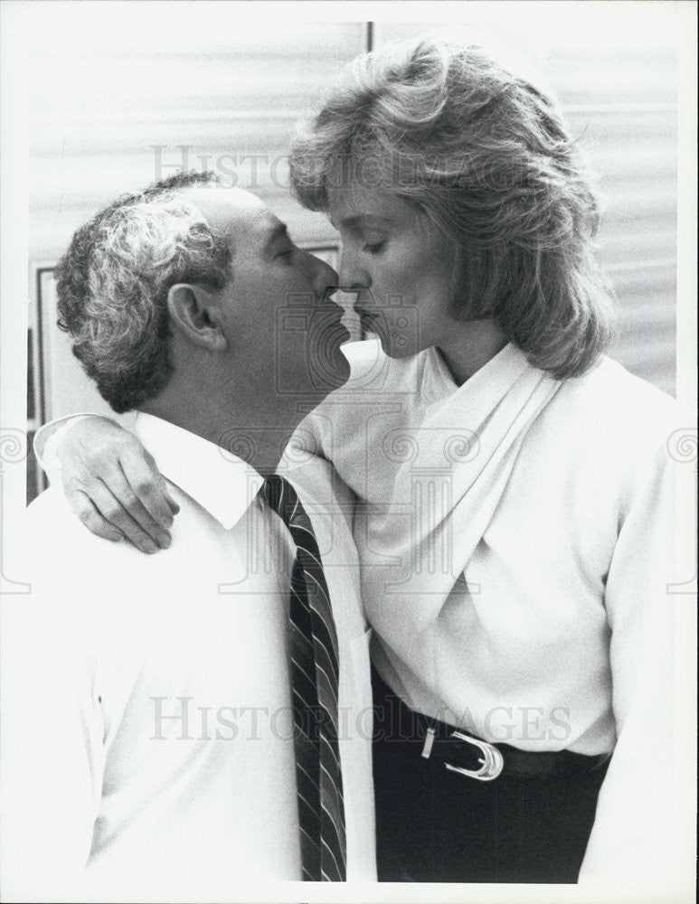 1987 Press Photo Actors Michael Tucker And Jill Eikenberry Star In &quot;L.A. Law&quot; - Historic Images