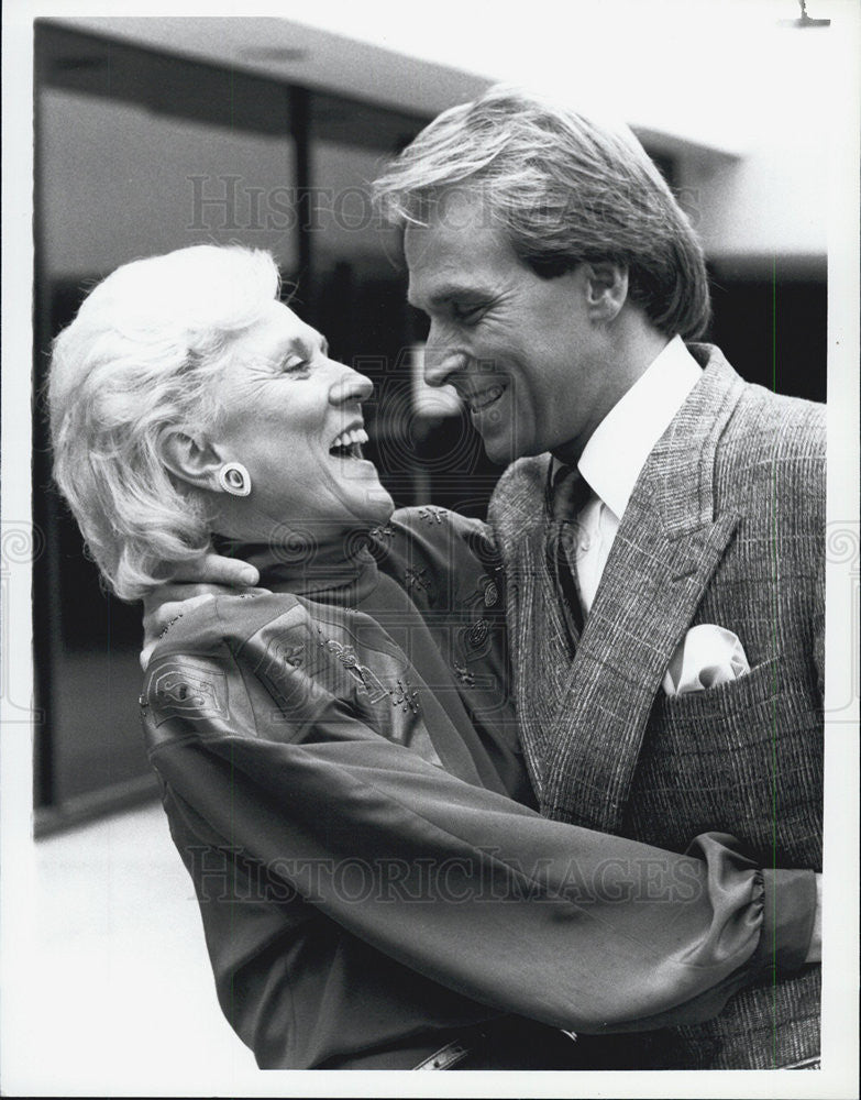 1987 Press Photo Actors Corbin Bernsen And Jeanne Cooper Star In "L.A. Law" - Historic Images