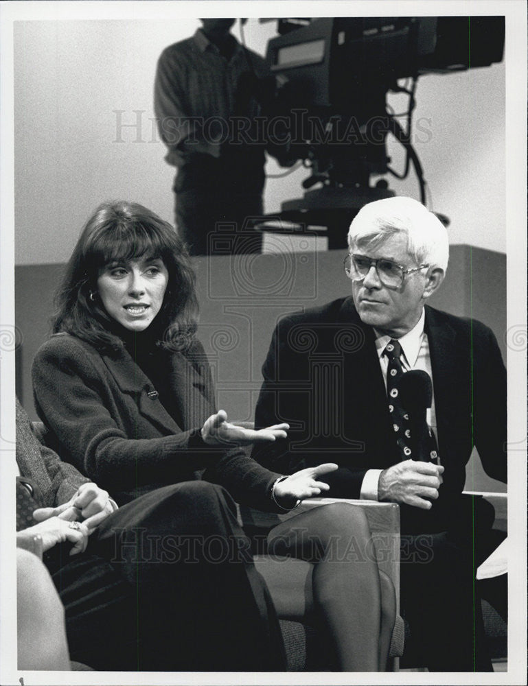 1990 Press Photo "L.A. Law" Phil Donahue &Michele Greene" - Historic Images