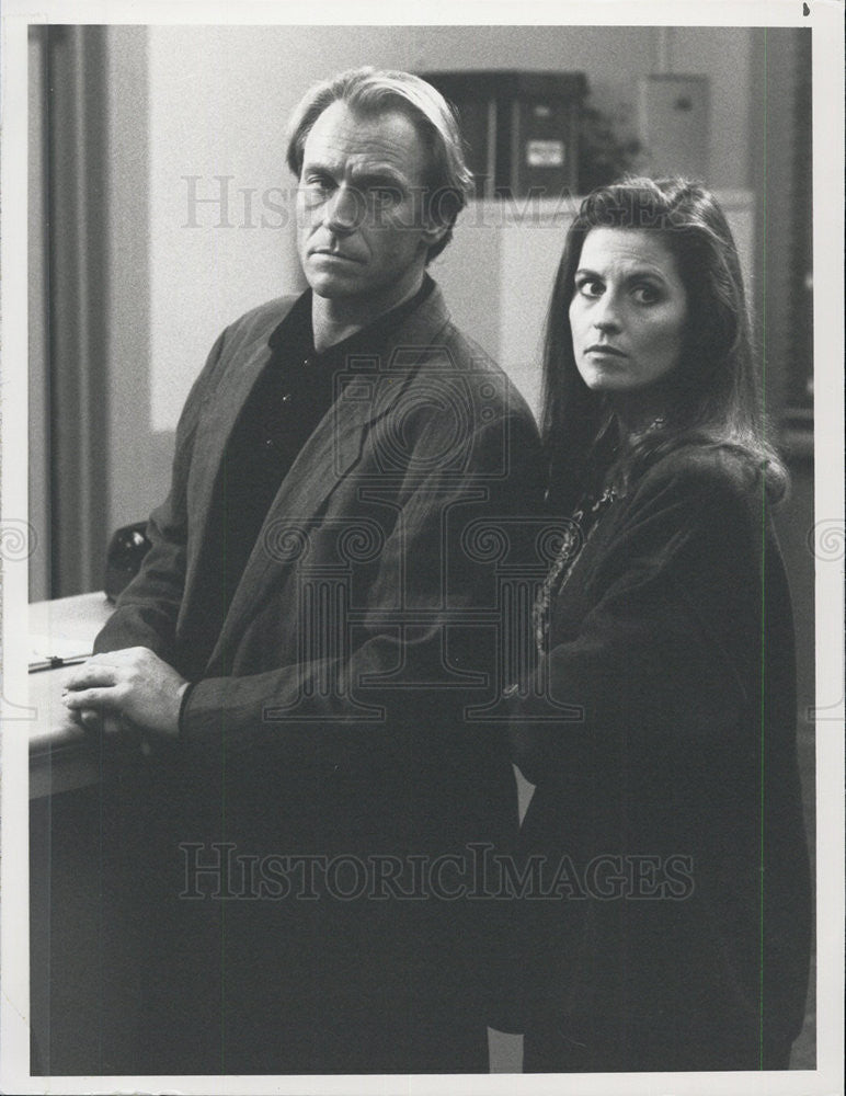 1989 Press Photo Actors Corbin Bernsen And Jennifer Hetrick Star In "L.A. Law" - Historic Images