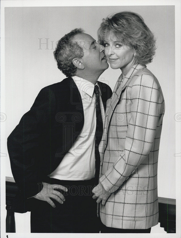 1990 Press Photo of Michael Tucker &amp; Jill Eikenberry on TV series &quot;L.A. Law&quot; - Historic Images