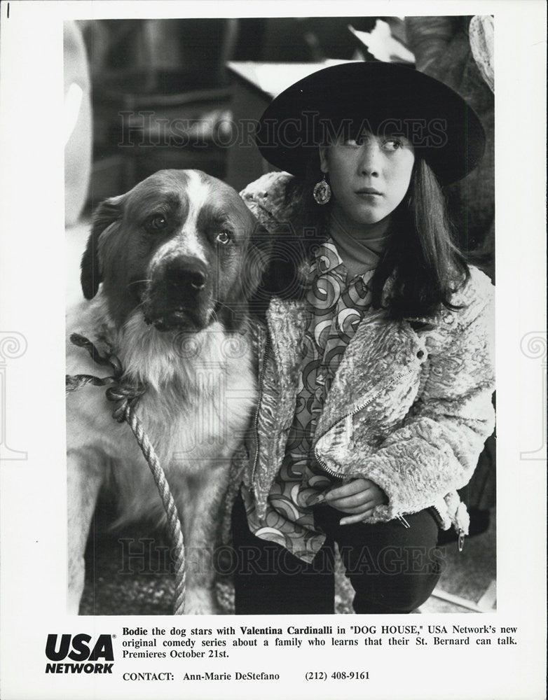 1990 Press Photo Valentina Cardinalli in &quot;Dog House&quot; and Bodie the dog. - Historic Images
