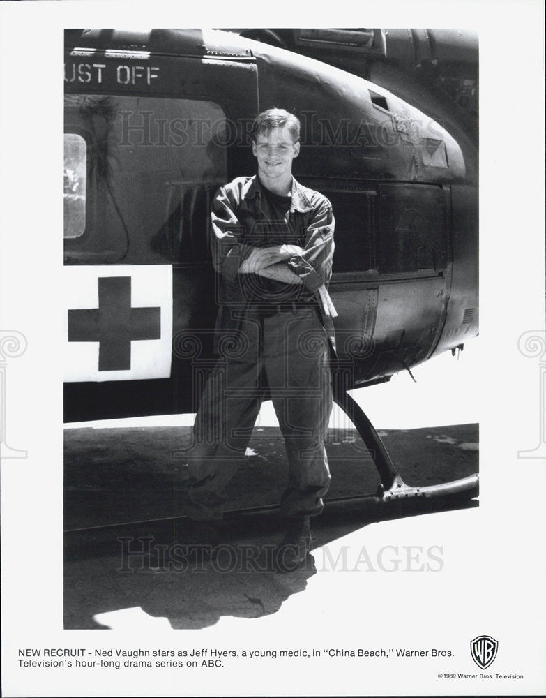 1989 Press Photo Ned Vaughn on "China Beach" - Historic Images