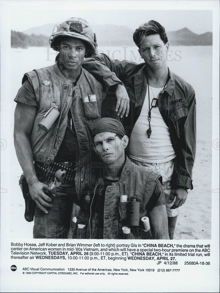 1988 Press Photo Bobby Hosea, Jeff Kober, and Brian Wimmer actors on China Beach - Historic Images