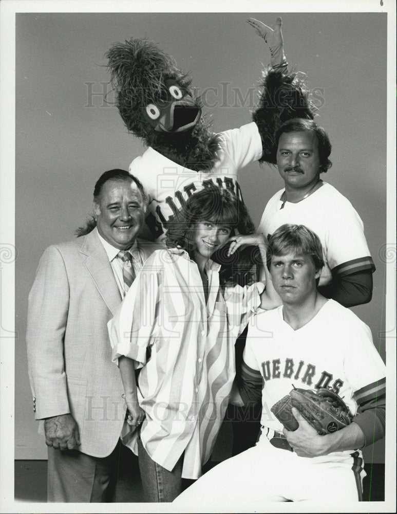 1983 Press Photo Marco Rodriguez Mascot Bay City Bluebirds, Actor Pat Corley - Historic Images