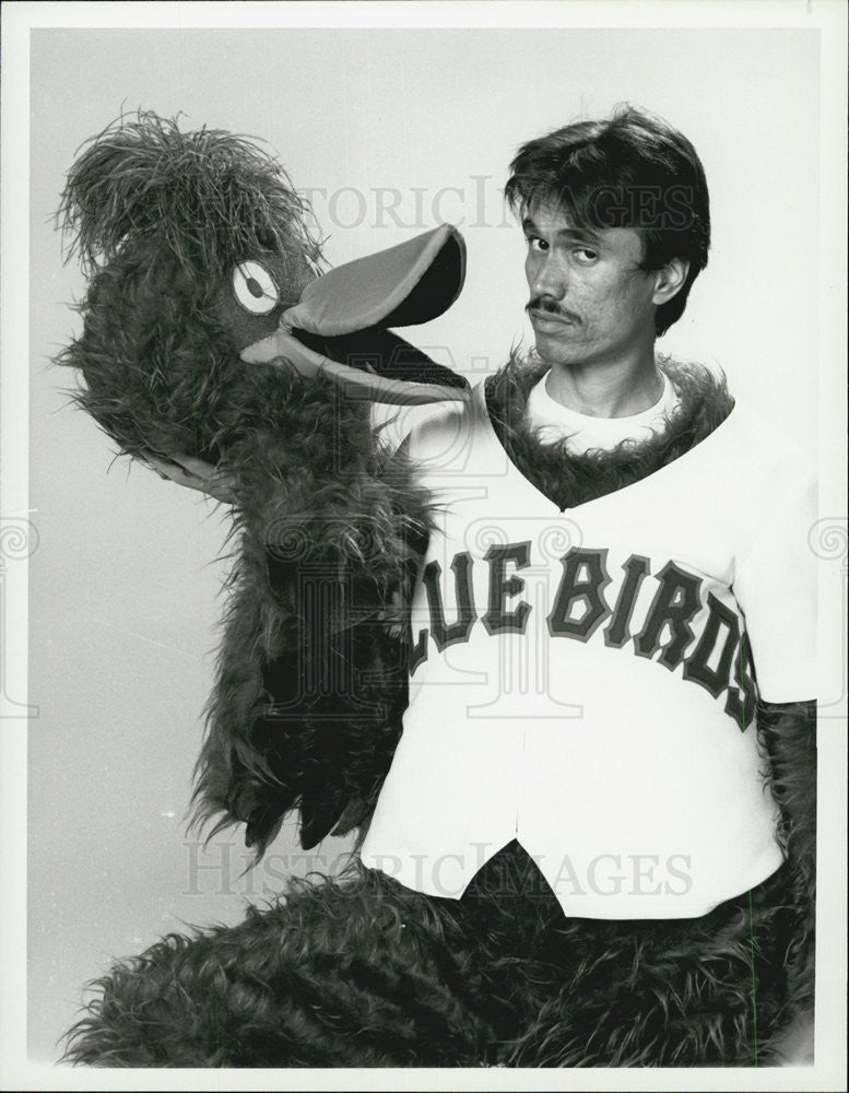 1983 Press Photo Actor Marco Rodriguez as Bird, Mascot of Bay City Bluebirds - Historic Images