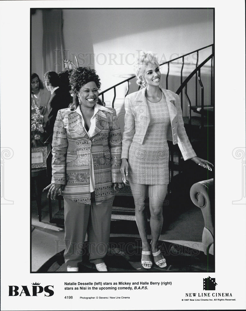 1997 Press Photo Actress Natalie Desselle and Halle Berry - Historic Images