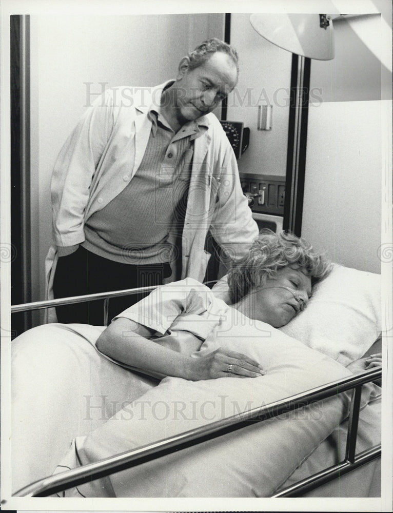 1981 Press Photo Actor Paul Sparer and Actress Nancy Marchand - Historic Images