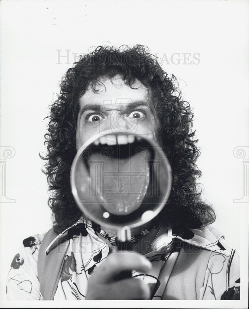 Press Photo Man Showing his Mouth. - Historic Images