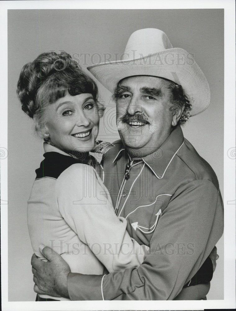 1981 Press Photo Actor Phil Foster and Betty Garrett - Historic Images