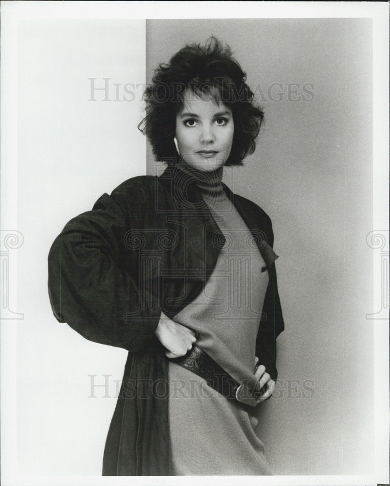 1987 Press Photo Margaret Colin in "Leg Work" - Historic Images