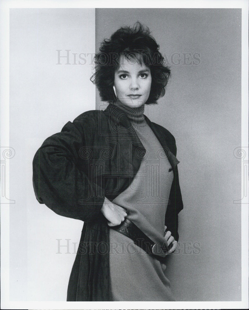 1987 Press Photo Margaret Colin in "Leg Work" - Historic Images