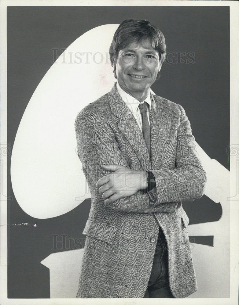 1988 Press Photo John Denver hosts 27th Annual grammy awards - Historic Images