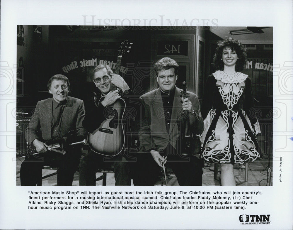 Press Photo The Chieftains Irish Folk Band Leader Paddy Moloney With Chet Adkins - Historic Images