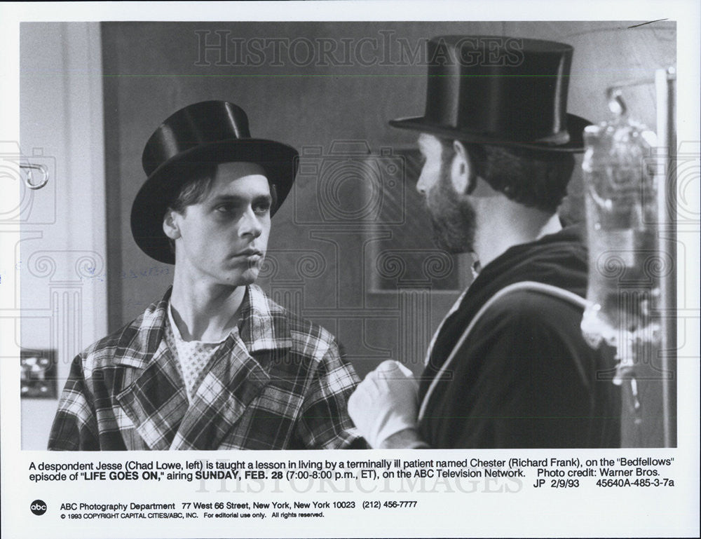 1993 Press Photo Chad Lowe and Richard Frank in Abc show Life Goes On - Historic Images