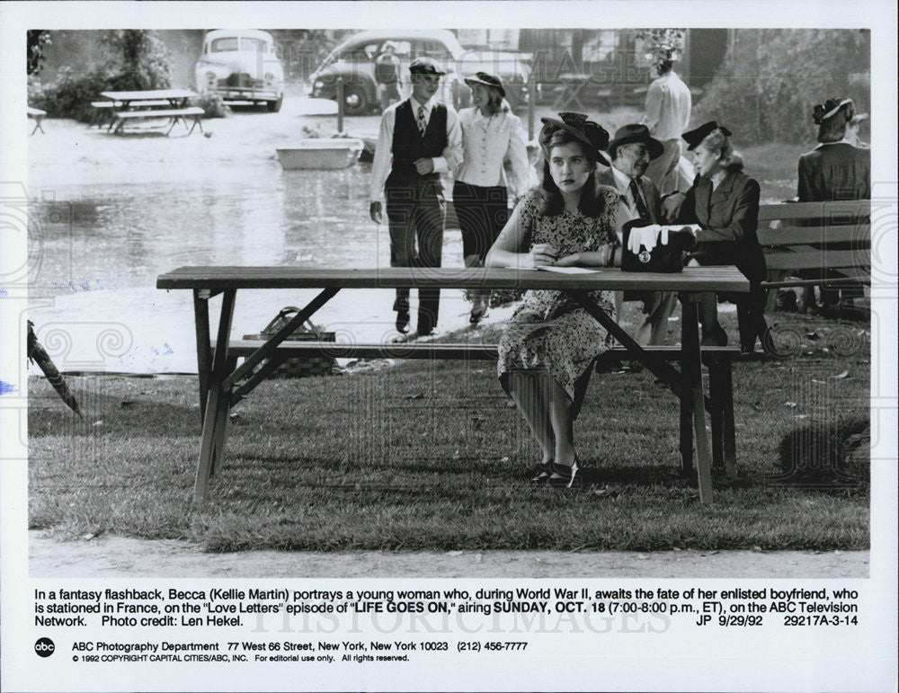 1992 Press Photo Actress Kellie Martin in ABC&#39;s Life Goes On - Historic Images